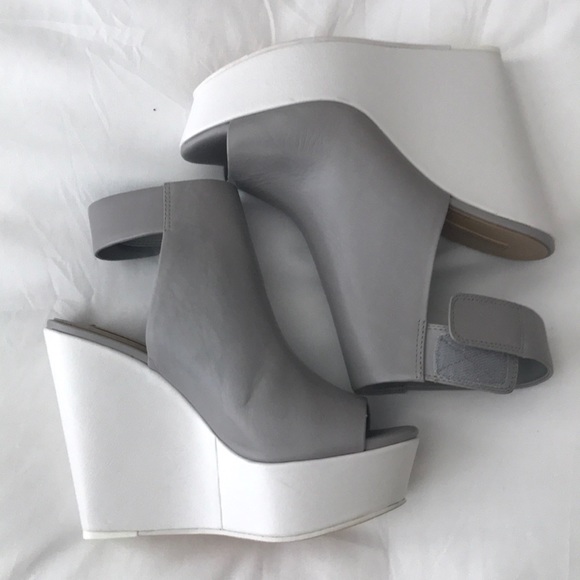 BCBG Wedges - Picture 1 of 2